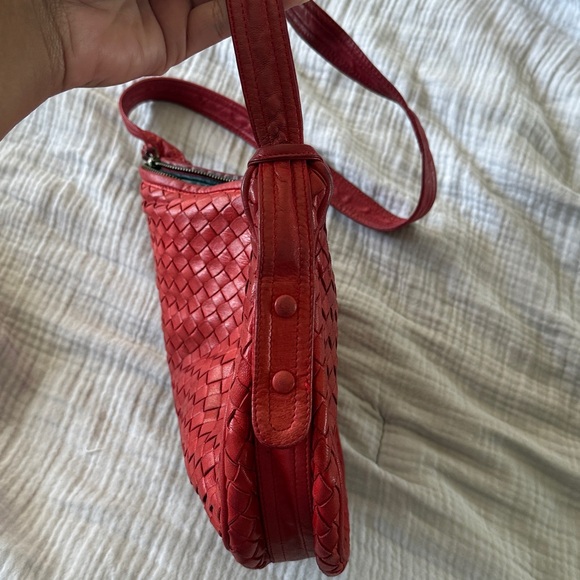 Vintage Bottega Veneta Red Woven Shoulder Bag - Picture 4 of 10